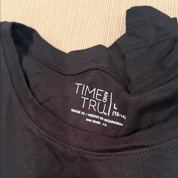 Time and Tru Women’s Long Sleeve Tees one Black and one White - Picture 4 of 9